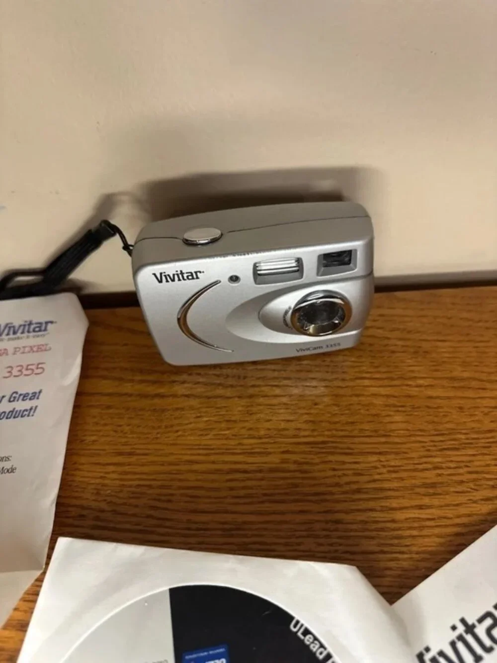Vivitar vivicam digital camera silver with cd rom and manual 1.4 mega pixel